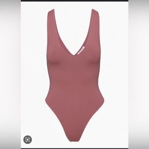 Babaton countour V-Neck Bodysuit pink taupe sz medium
